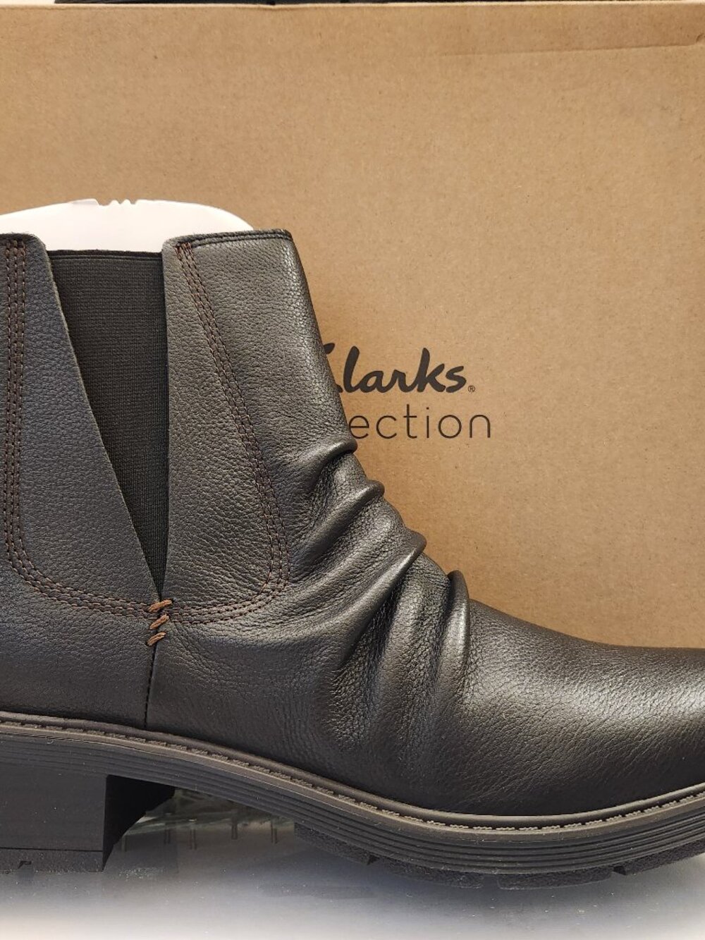 Clarks Hearth Rose Black Leather Booties. NIB. Size 11M (Regular)